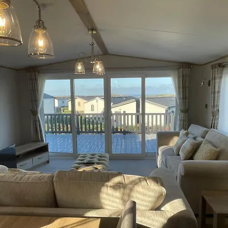 Stunning With Sea And Country Views, Sleeps 6 홀리데이파크 *